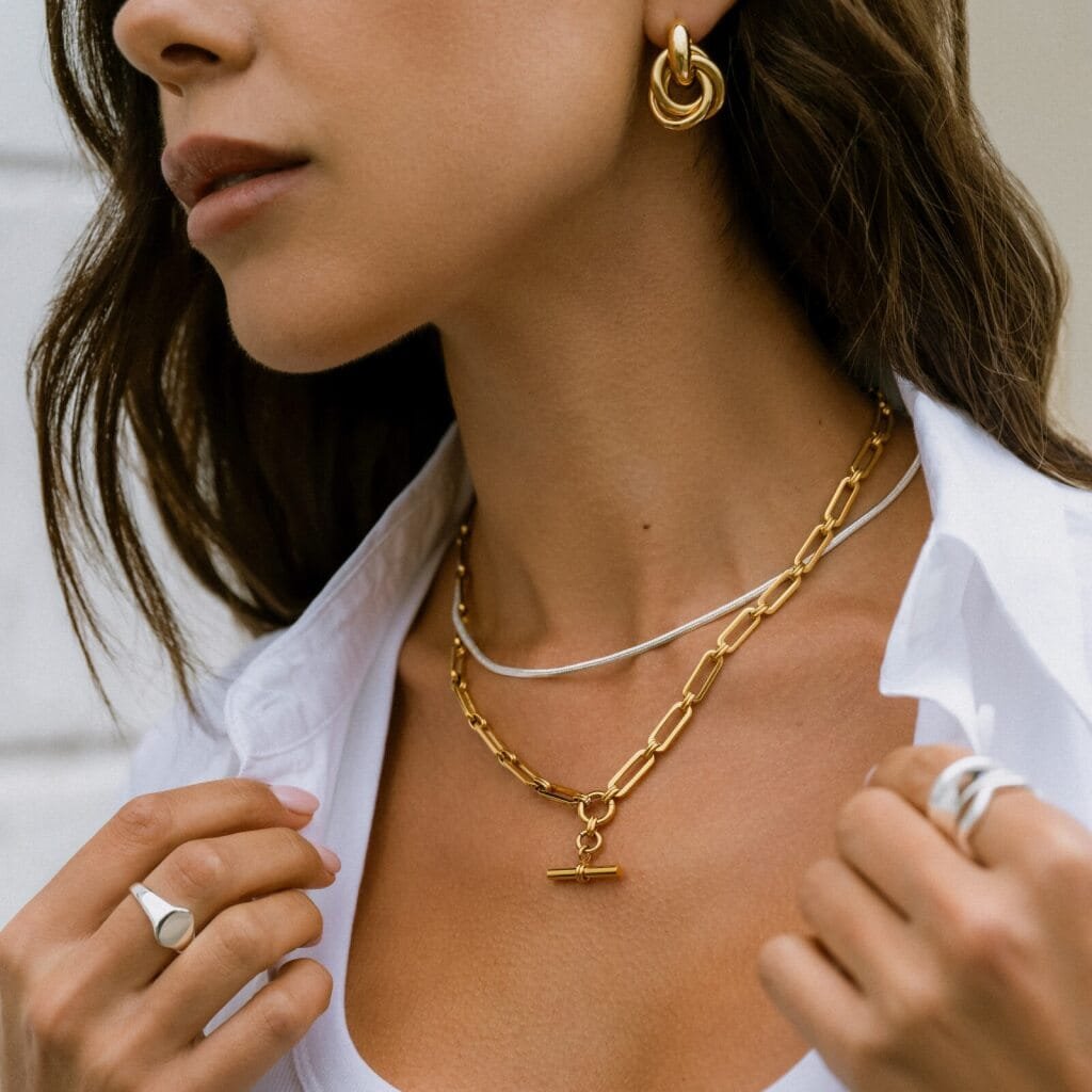 LUXE Linear Link T-Bar Necklace - Gold - Image 2